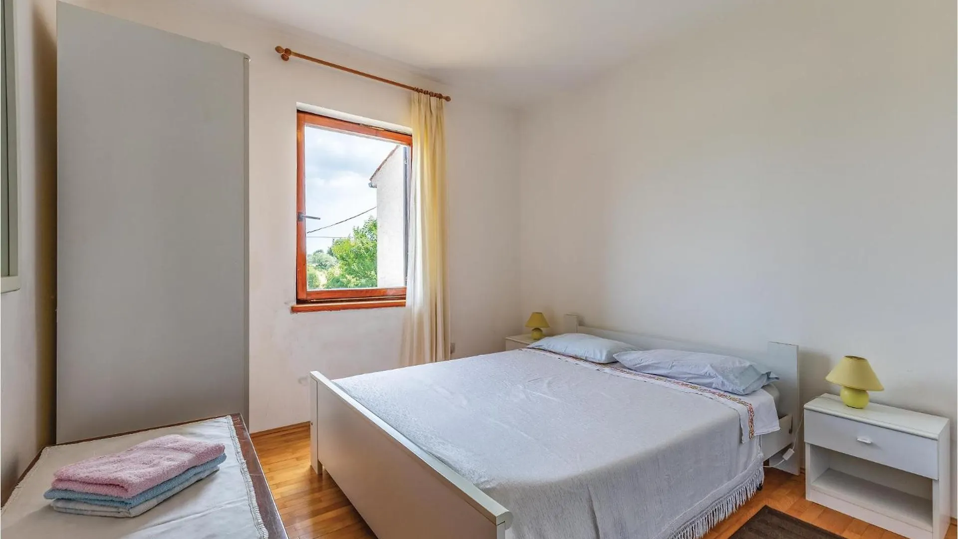 Feriehus 3 Bedroom Gorgeous Home In Valbandon