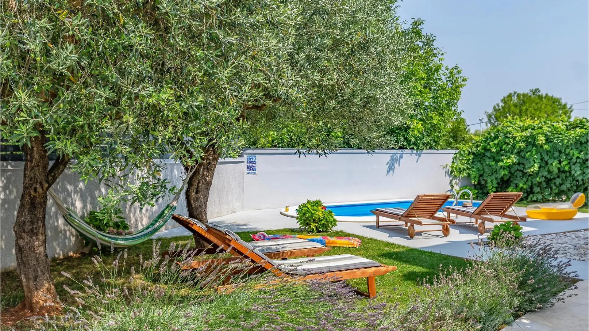 3 Bedroom Gorgeous Home In Valbandon Feriehus