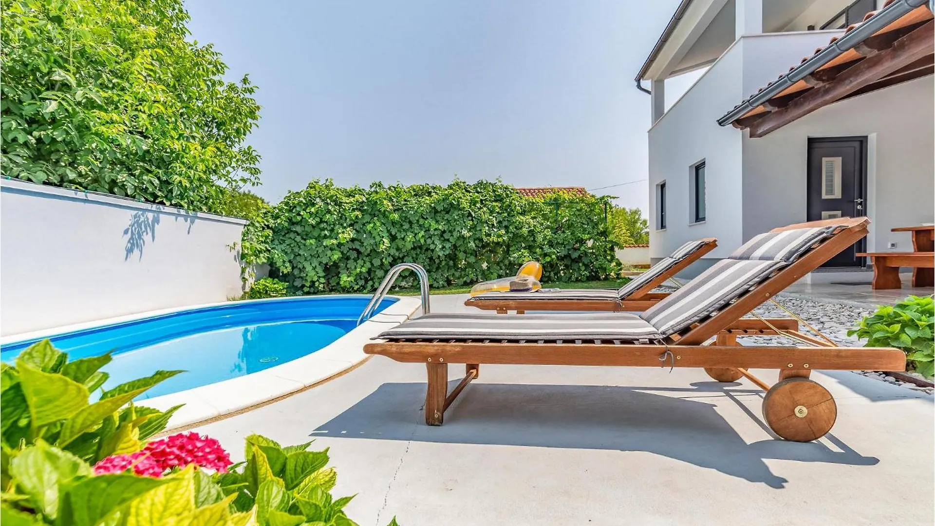 Feriehus 3 Bedroom Gorgeous Home In Valbandon